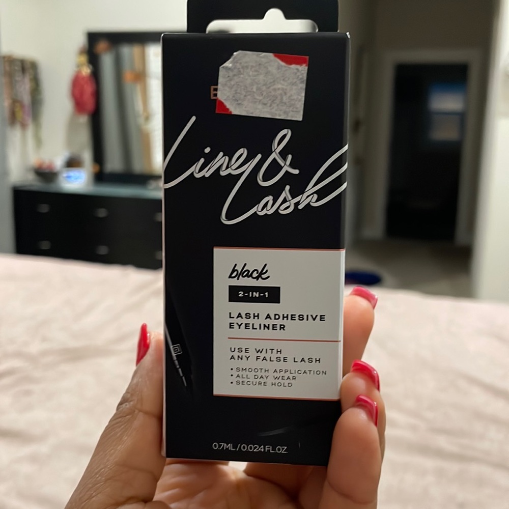 Lash adhesive eyeliner - black